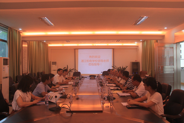 տ������ѧУ������쵼ݰ����У���н�ѧ������ѧϰ����