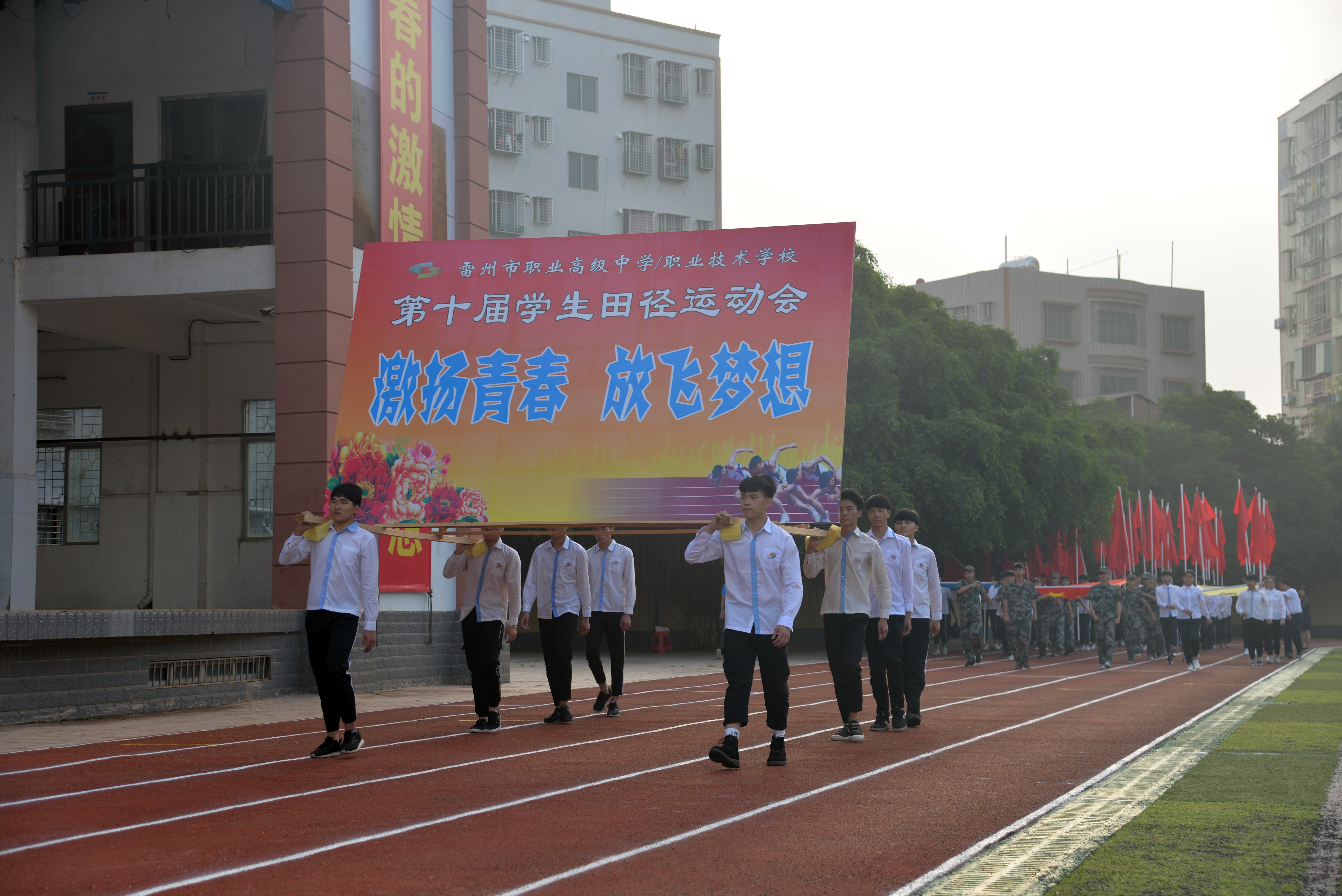 ��ר�ⱨ��������ְ�оٰ��ʮ��ѧ���ﾶ�˶���